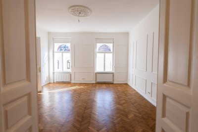 Innenstadt-feeling im Altbau: 2-Zimmer Wohnung mit Balkon | neu saniert