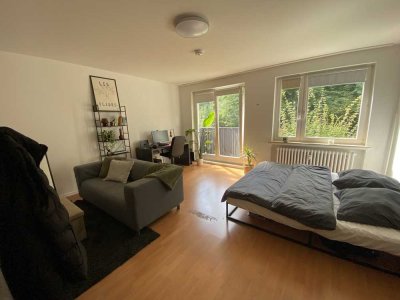 Helle 1-Zimmer Wohnung mit Balkon und Blick ins Grüne