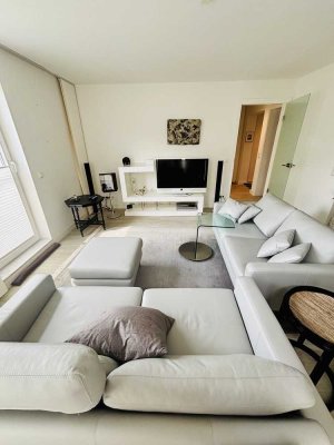 Möblierte 2-Zimmer-Wohnung mit lux. Innenausstattung mit Balkon und EBK in Hamburg Lokstedt