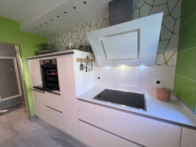 In Seenähe: Luxuriös komplettsanierte und stilvoll möblierte 2 Zimmerwohnung