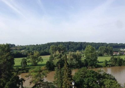 Dachgeschosswohnung mit Sonnenterrasse und Weitblick