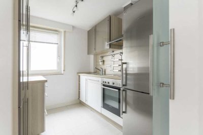 Geschmackvolle 2-Raum-Wohnung mit 2 Balkonen und Einbauküche in Stuttgart