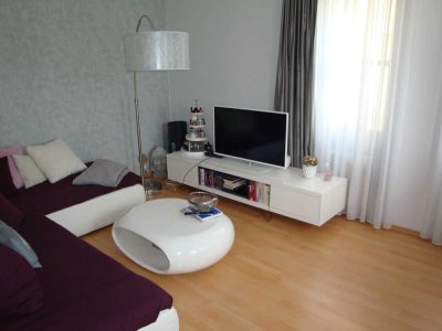 Unilage Bayreuth, 2-Zi.-Wohnung mit Einbauküche, Laminat, Wfl. ca. 43 m²