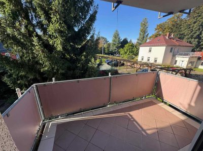 ansprechende 2-Raumwohnung mit Balkon & Garage in Radebeul-West zum Kauf