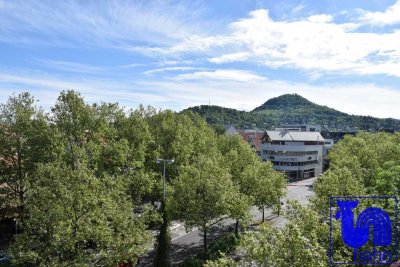 Wohnen auf zwei Ebenen in frisch renovierter Stadtwohnung mit Achalmblick