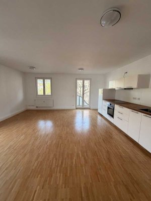 Bezugsfreie 2-Zimmer Wohnung mit Balkon und Einbauküche
