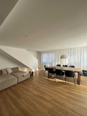 Luxuriöse, sanierte Maisonette-Wohnung mit EBK, Balkon, Klimaanlagen & Doppelgarage *provisionsfrei*