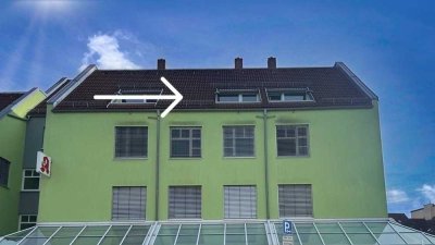 Zentral & gemütlich: 1-Zimmer-Dachgeschosswohnung mit Loggia