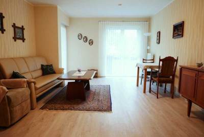 Stilvolle 2-Zimmer-Erdgeschosswohnung mit geh. Innenausstattung mit Balkon und EBK in Staufenberg