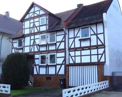 Provisionsfrei - Solides Einfamilienhaus mit Nebengebäuden + Garage in Niestetal-H.