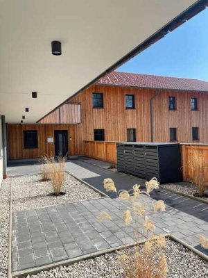 Traumhafte Gartenwohnung in Fridolfing: Erstbezug mit Loggia & Terrasse!
