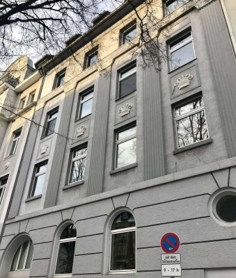Sanierte Dachterrassen-Wohnung im Altbau mit Parkblick in Flingern-Nord