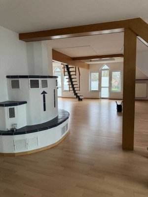 Geräumige 4-Zimmer-Wohnung mit Wintergarten & Kachelofen in Büren