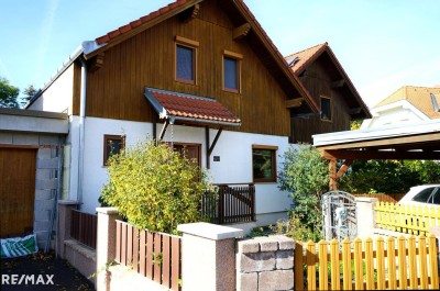 Heimeliges Doppelhaus in Holzbauweise – Wohnen mit Wohlfühlfaktor in ruhiger Siedlungslage!