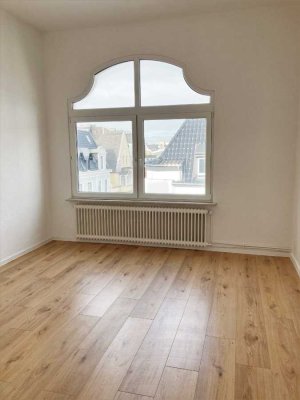 Alpers Immobilien: Traumhafte 2 Zimmer Wohnung mit Duschbad und Balkon in der "Alten Bürger"