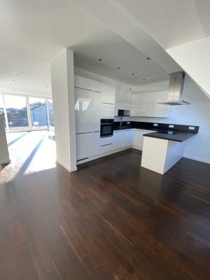 Penthouse-Wohnung - Mitten in München mit Einbauküche