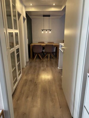 Vollständig renovierte und teilmöbilierte 2-Zimmer-Wohnung mit Balkon und Einbauküche in Langen