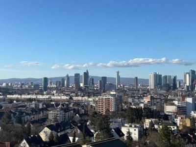 Erstbezug nach Sanierung mit Balkon und EBK: Stilvolle 3-Zimmer-Wohnung mit geh. Innenausstattung