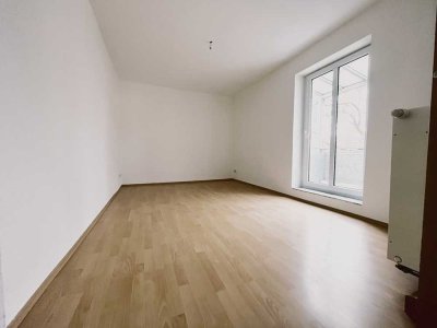 NEU! Helle 80,21 qm 2-Zimmer Wohnung mit Balkon, 200m zum Supermarkt! Nur 1Km vom Geiseltalsee