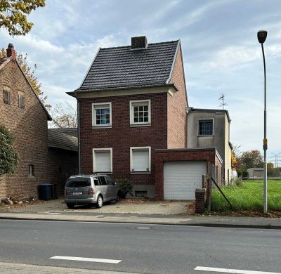 Sanierungsbedürftiges Einfamilienhaus mit Perspektive in Bergheim-Rheidt