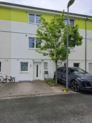 Geschmackvolles, neuwertiges 4-Raum-Reihenhaus mit geh. Innenausstattung und EBK