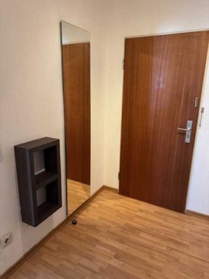 Geschmackvolle 1-Zimmer-Wohnung mit luxuriöser Innenausstattung mit Balkon und EBK in Augsburg