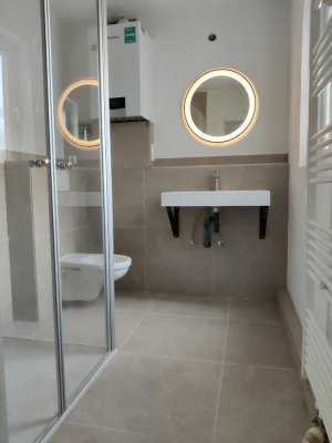 *NEU* sanierte 3 Zimmer Wohnung moderne Küche im ruhigen 3 Familenhaus  Internet 600 Mbits