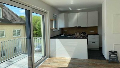 Neuwertige Wohnung mit zwei Zimmern sowie Balkon und Einbauküche in Sinsheim-Hoffenheim