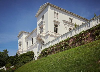 Lichtdurchflutetes Dachgeschosswohnung im Ostflügel der Weißen Villa in Gelnhausen