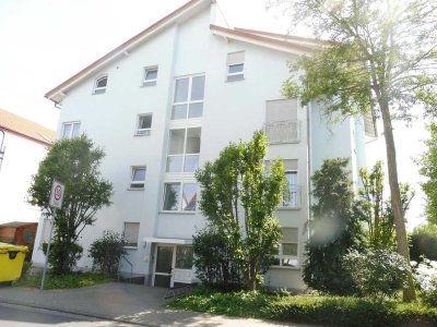 Attraktive 4 Zimmer Dachgeschosswohnung mit Balkon