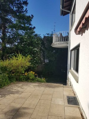 Charmantes freistehendes Einfamilienhaus mit großem Garten und Skylineblick  in Hofheim am Rosenberg