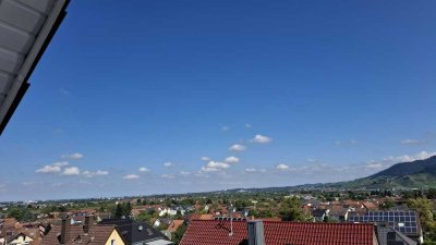Schöne und vollst. renovierte 5-Raum-Maisonette-Wohnung mit geh. Innenausstattung mit EBK