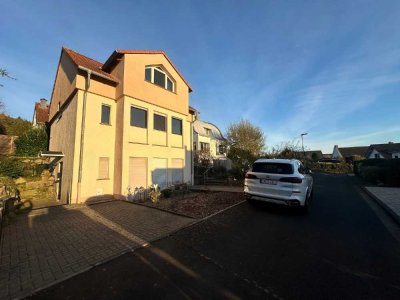 Mehrfamilienhaus mit zwei Wohneinheiten / Charmantes Terracotta-Haus mit Weitblick über Büdingen