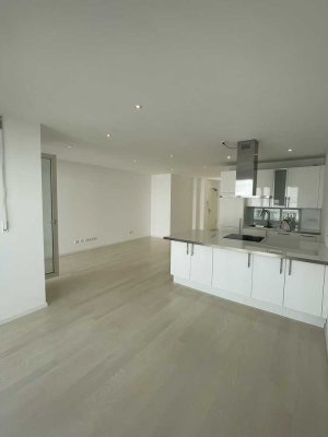 Neuwertige 2-Raum-Wohnung mit Balkon und Einbauküche, 71qm