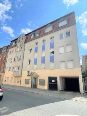 Großzügige 2-Zi-Wohnung mit Balkon, separater Küche und TG-Stellplatz in Fürth (Südstadt)