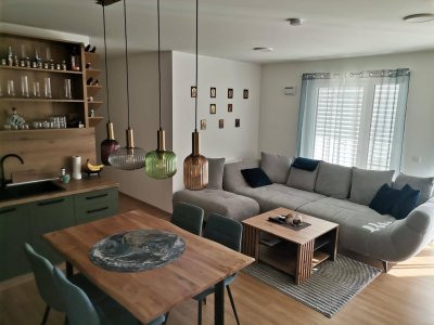 Barrierefreie 4-Zimmer Neubau-Erdgeschosswohnung mit ZWEI Gärten und Terrassen