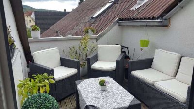Schöne 3 Zimmer, DG-Wohnung mit kleiner Dachterrasse und zwei Balkonen