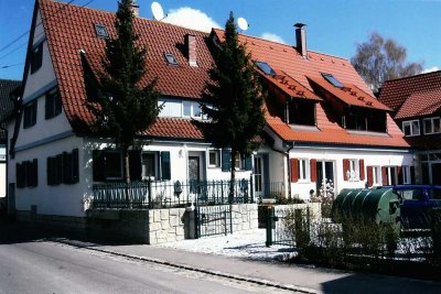 Charmantes Ein-/Zweifamilienhaus Mehrgenerationenhaus im Ortskern von Stuttgart-Möhringen.