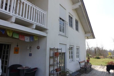 Sonniges Zweifamilienhaus mit traumhaftem Naturanschluss und herrlicher Weitsicht