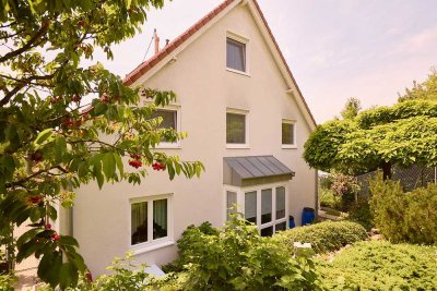 Eigenheim für Familien mit Garten und eigenem Fischteich mit überdachter Terrasse in Weiler z. Stein