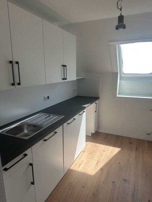 Helle 2,5-Raum-DG-Wohnung in Renningen / Erstbezug nach Renovierung