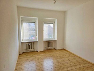 Altbauwohnung mit hohen Räumen und tollen Holzdielen in Innenstadtlage!