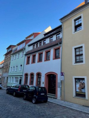 geräumige und schick sanierte 2 Raum Dachgeschoß Wohnung direkt am Obermarkt Freiberg zu vermieten