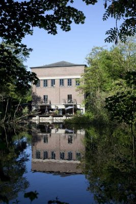 Historisches Pumpenhaus am See