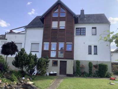 Schöne 5-Zimmer-Wohnung mit Einbauküche in Urbar