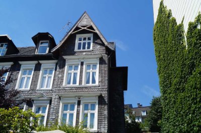 Helle, gemütliche 2,5-Zimmer-DG-Wohnung mit Einbauküche in Wuppertal