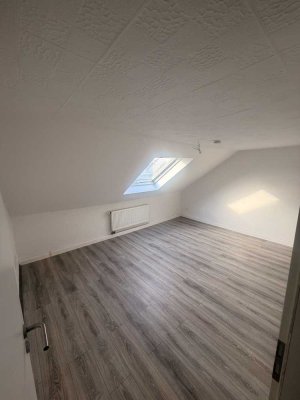 Frisch saniertes Dachgeschoss – 84 m² -4 Zimmer