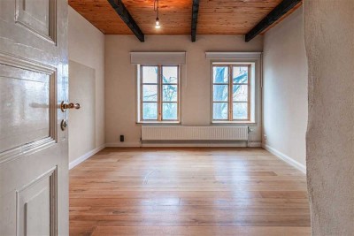 Liebhaber gesucht! Reetdach-Bauernhaus mit großer Yogahalle