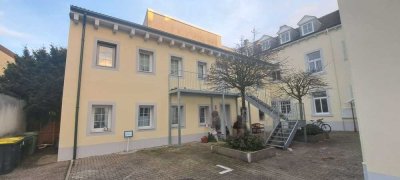 +++ Grundsanierte, helle & moderne 2-Zi.-Wohnung + ca. 70 qm Wfl. + I.OG + Innenstadt + Freisitz +++