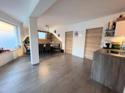 Seltene Gelegenheit! Großzügige 4 Zimmerwohnung mit eigener Tiefgarage und einer Garconierre
